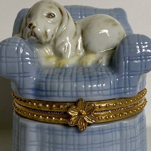 Dog Trinket Box Blue Chair Ceramic Hinged Lid Puppy Container Cocker Spaniel - Picture 2 of 16